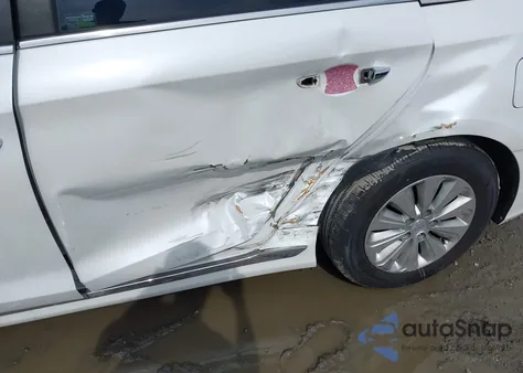 2016 Hyundai Sonata Hybrid/Se from USA, damaged, VIN KMHE24L16GA038859